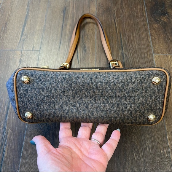 Michael Kors Brown Signature Jet Set Zip Top Tote - Picture 3 of 9